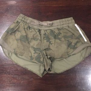 Lululemon Hotty Hot Short Camo 2.5"